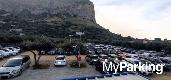 Piraineto Airport Parking