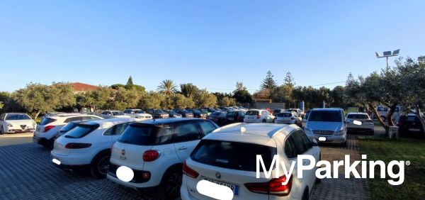 Piraineto Airport Parking