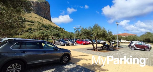 Piraineto Airport Parking