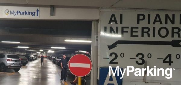 Parcheggio Stazione Centrale Vittor Pisani ATM