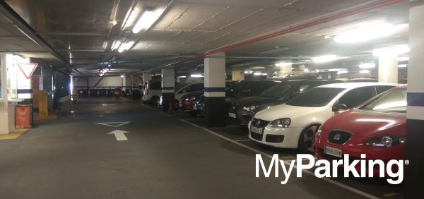 Parking Estació Sants Joan Pelegrí Hostafrancs 