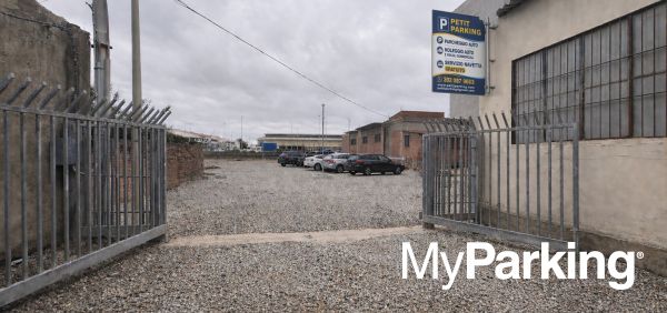 Petit Parking