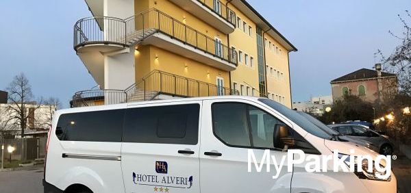 Parking Hotel Alveri