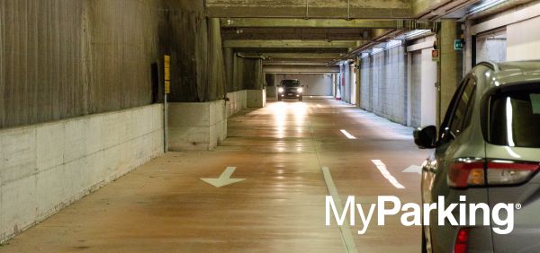 Venezia Center Parking Garage