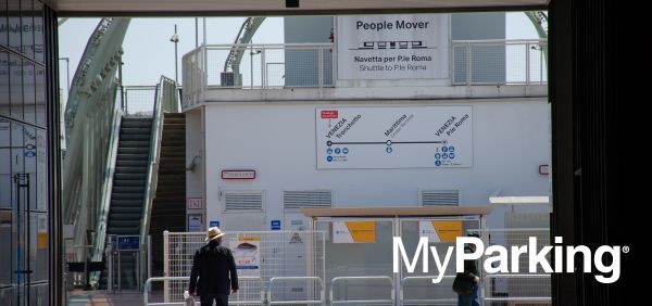Venezia Center Parking Garage