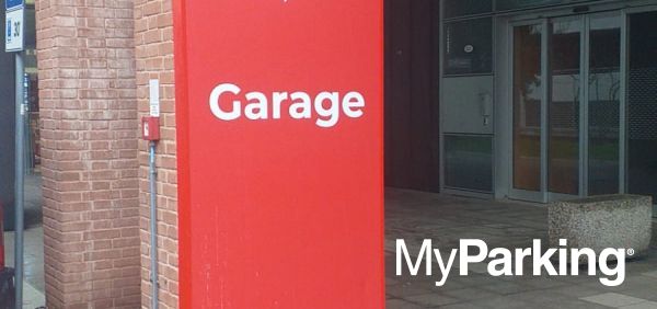 Venezia Center Parking Garage